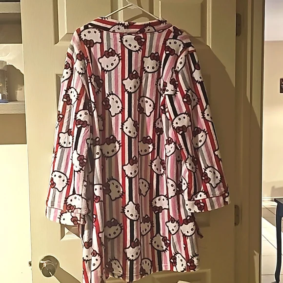 Hello Kitty Plush Robe NWOT - Picture 2 of 2